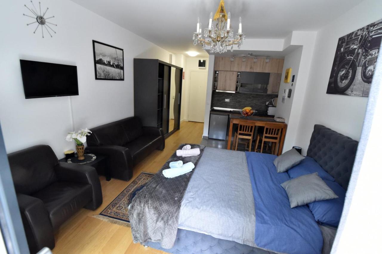 Tayson Square Dorcol New Location Free Garage Apartment Belgrade Luaran gambar