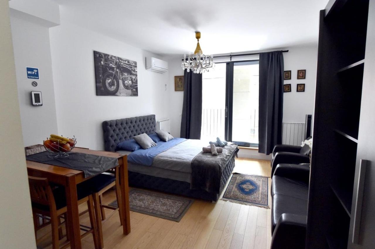 Tayson Square Dorcol New Location Free Garage Apartment Belgrade Luaran gambar